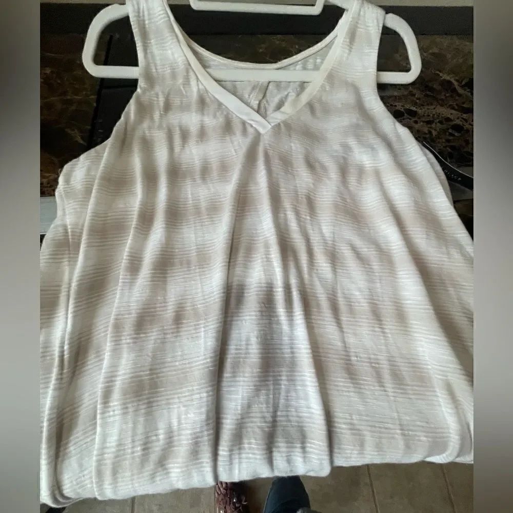 Textured Tank Cut Out Back - Picture 6 of 15